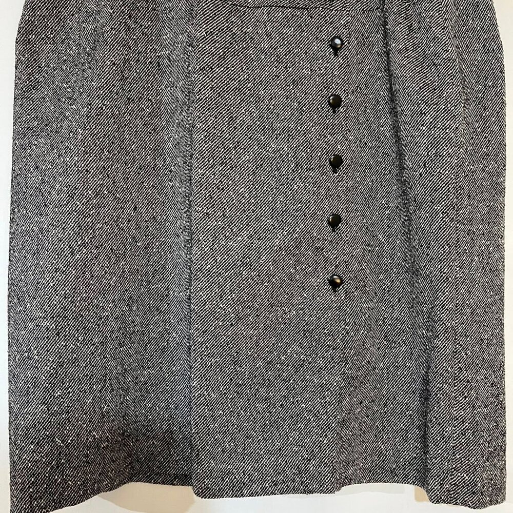 Talbots - Gray wool skirt with off-center buttons Size 22W - Picture 7 of 7